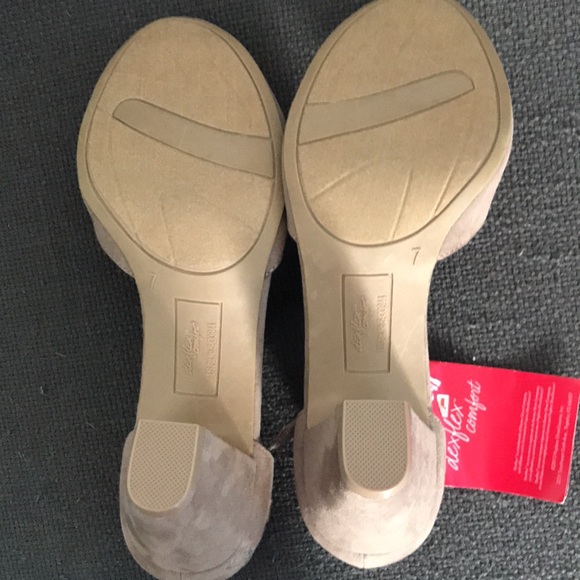 Beige Heels - Picture 6 of 8